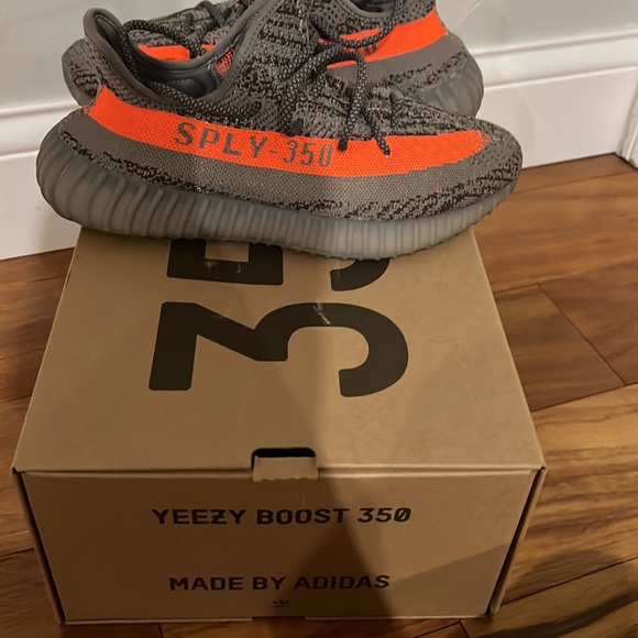 Yeezy boost 350 V2 made by Adidas size 9 - Picture 5 of 6